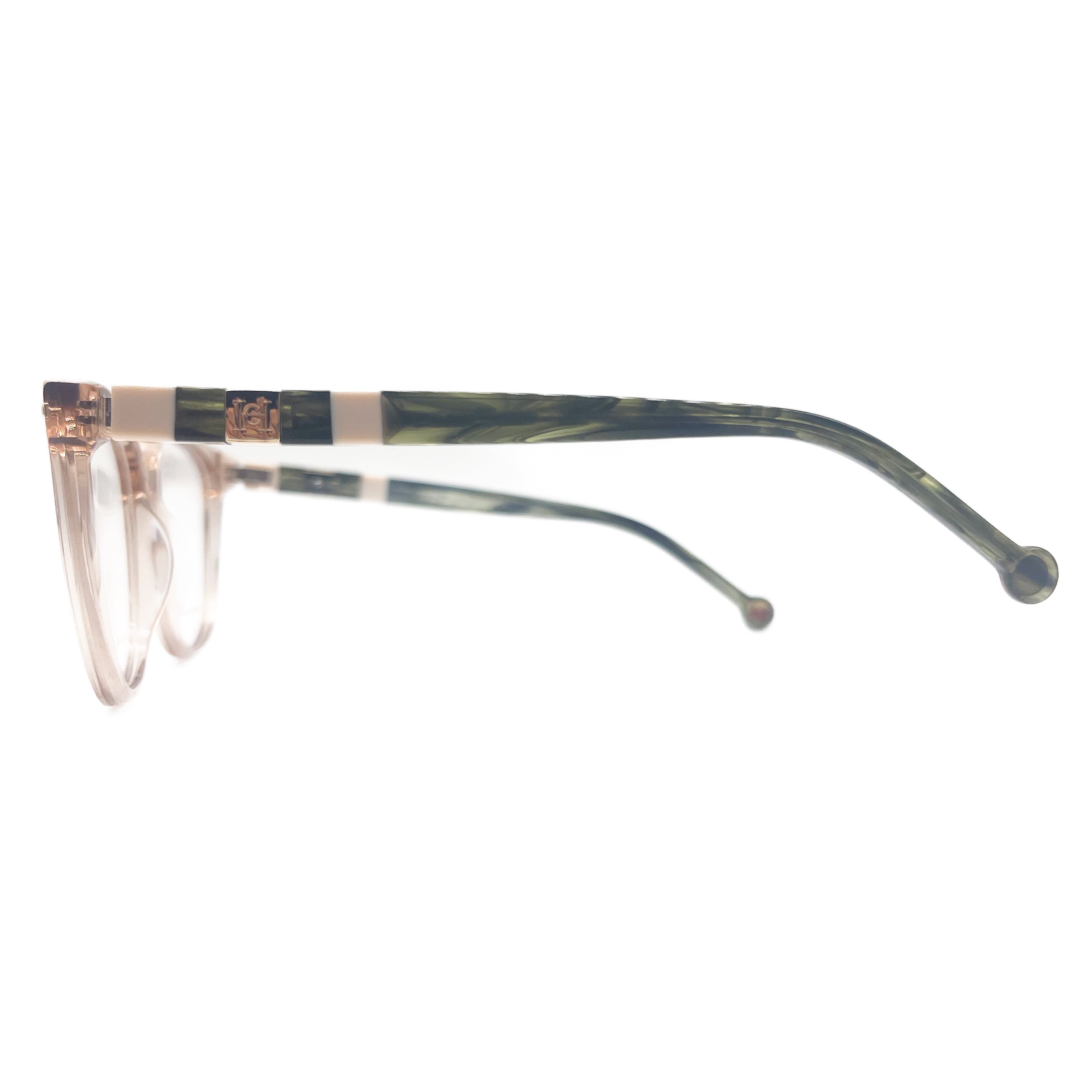 Gafas para mujer en Óptica Servivisión en el centro de Bogotá.