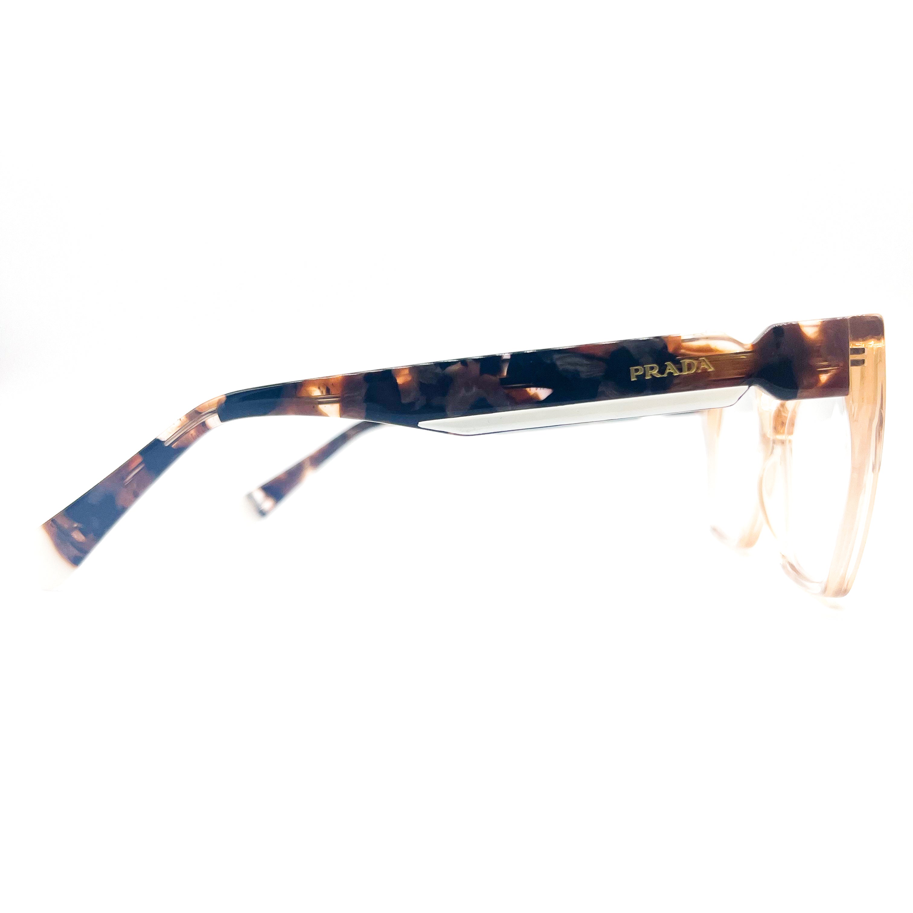 Gafas para mujer en Óptica Servivisión en el centro de Bogotá.
