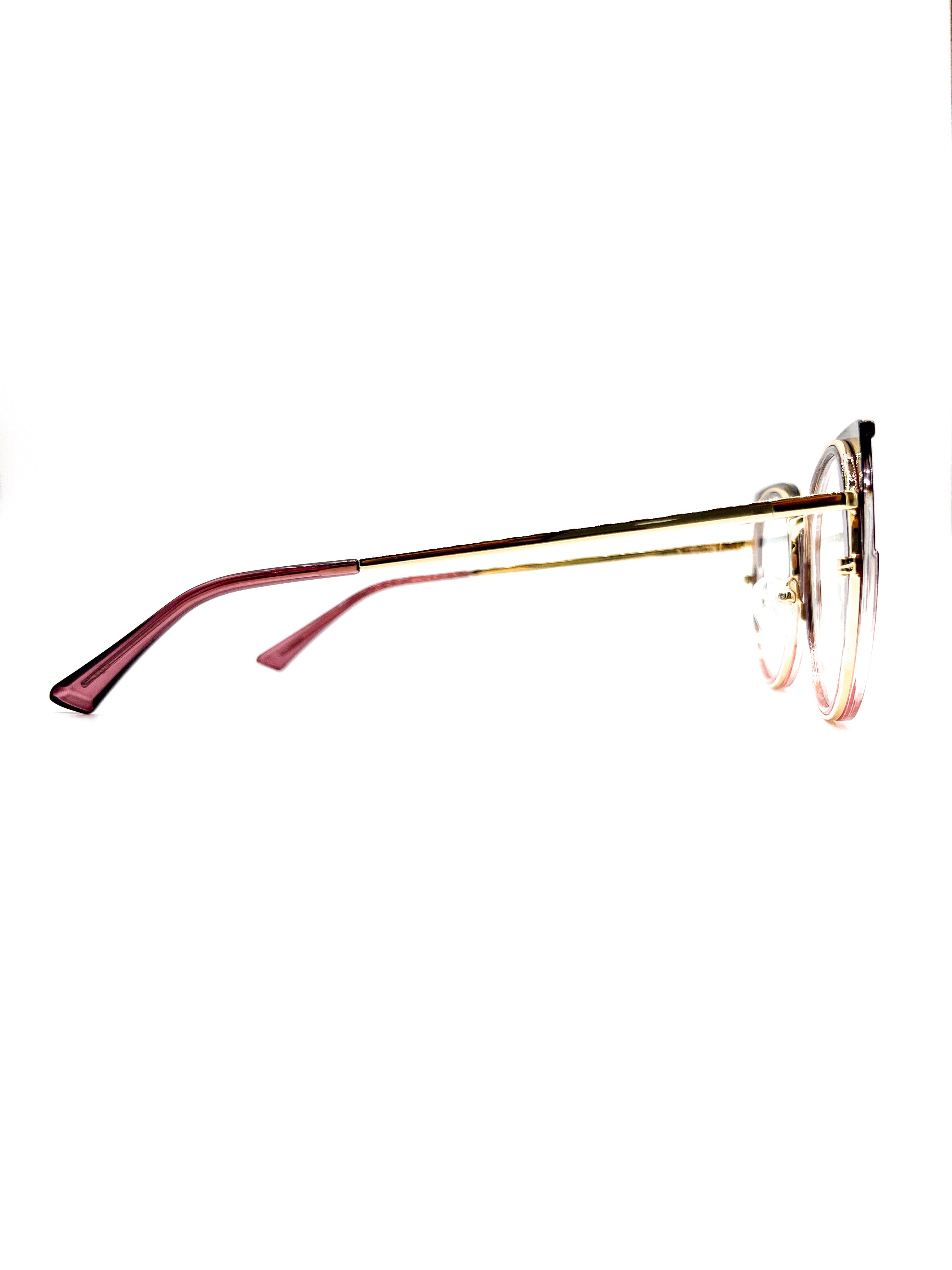 Gafas para mujer en Óptica Servivisión en el centro de Bogotá.
